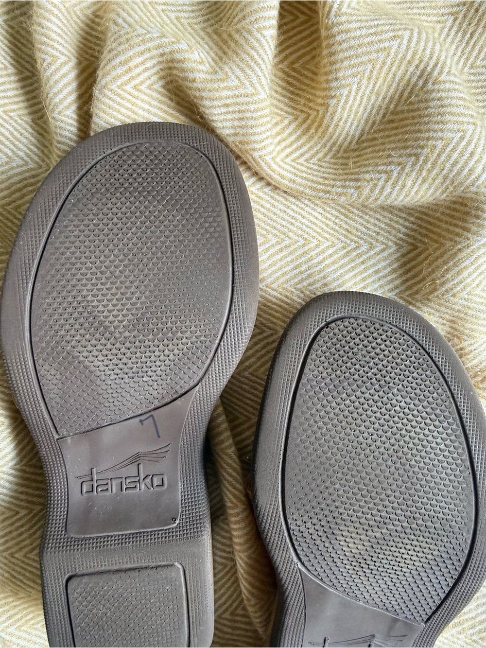Dansko Tan Embossed Leather Toe-Loop Comfort Slide Sandals Size US 8.5-9 EU 39 - Picture 7 of 11